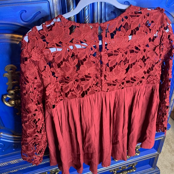 Anthropologie Guest Editor Maroon Red Lace Top MED - Picture 3 of 3